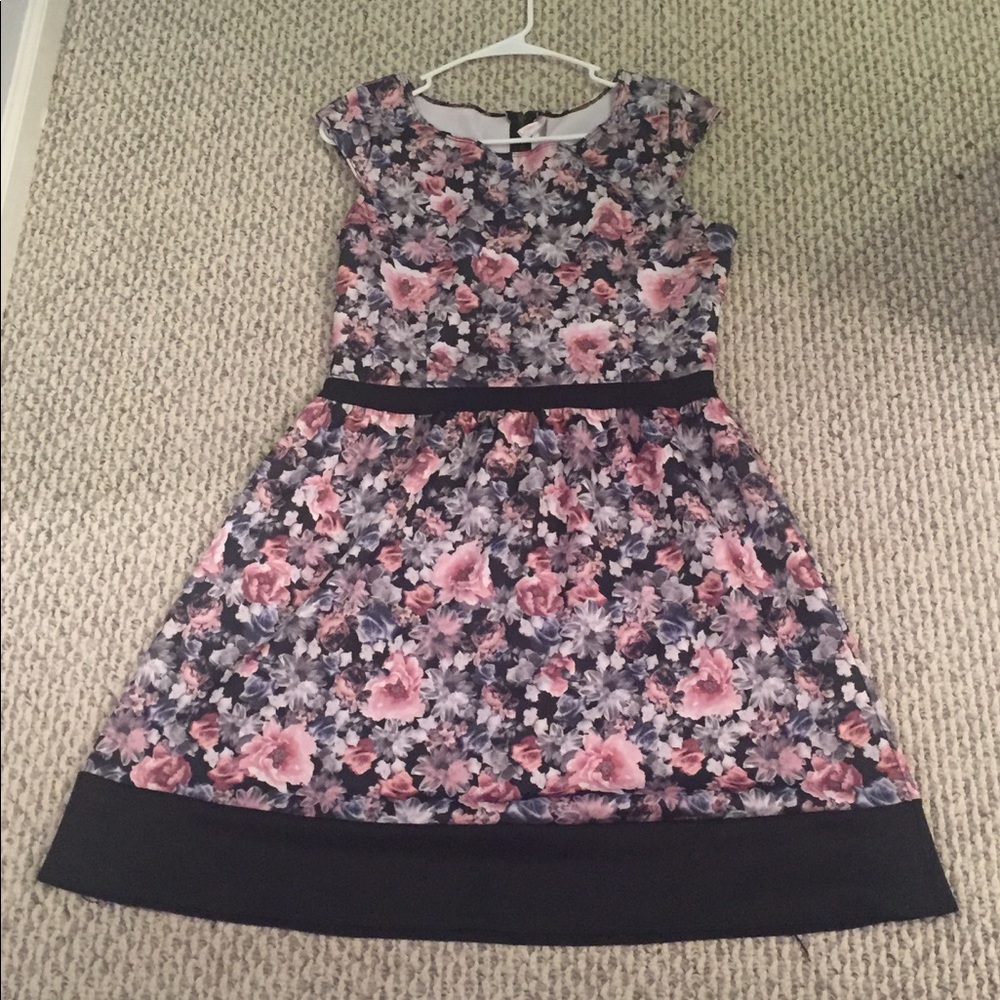 Floral knee-length dress